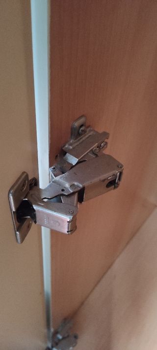 Armario esquinero grande de madera beige