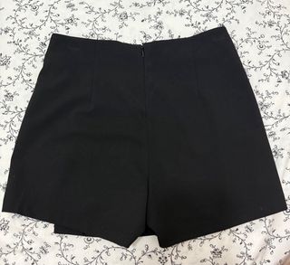 Falda pantalón negra con botones