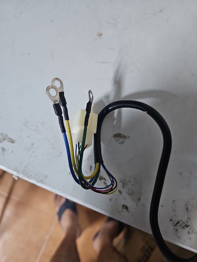 Motor con piñón y cables