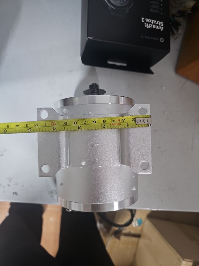 Motor con piñón y cables