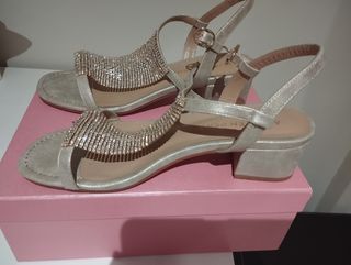 Sandalias Alma en Pena doradas y plateadas