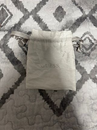 Pulsera Guess Plateada con Charm