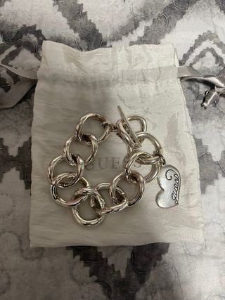 Pulsera Guess Plateada con Charm