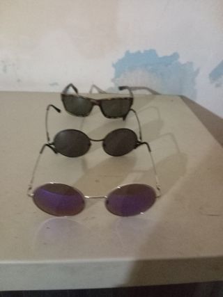 Gafas de sol plateadas y moradas