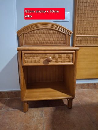 Cabezal y 2 mesitas de noche mimbre y roble