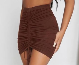 Falda marrón con cordón ajustable