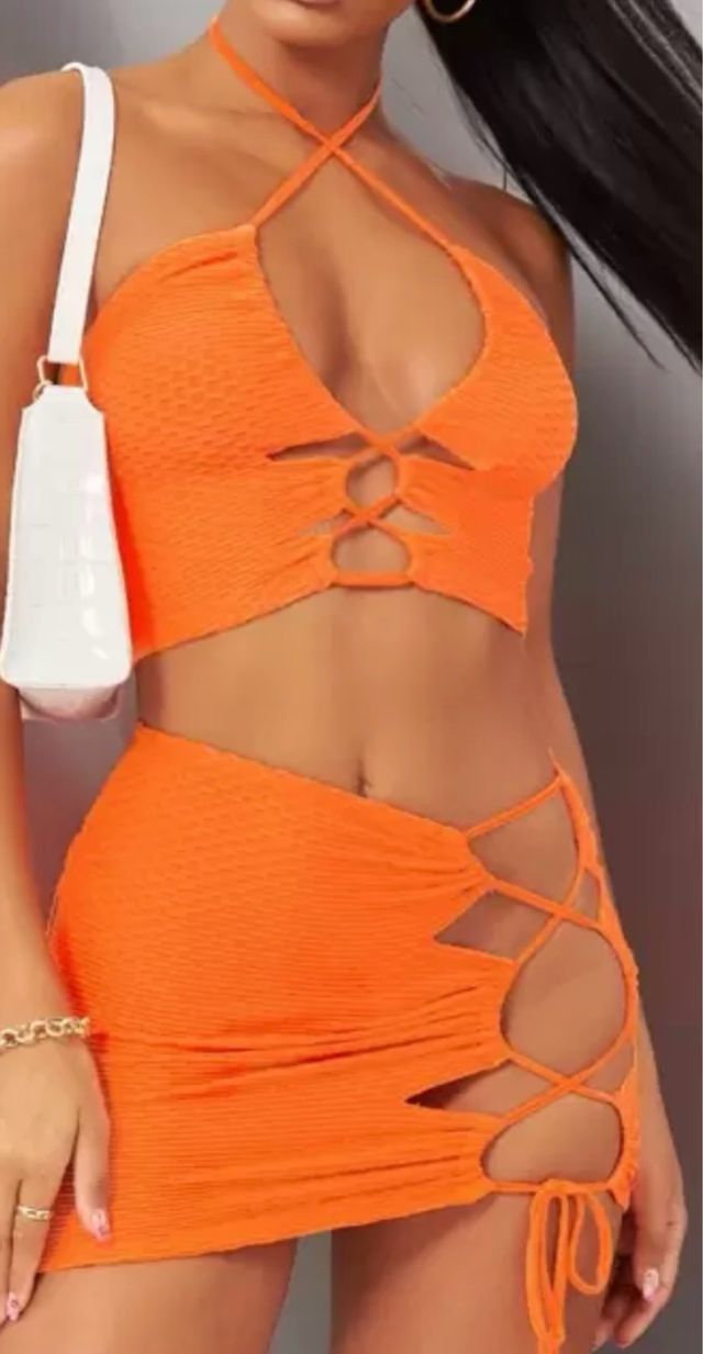 Conjunto naranja con cordones