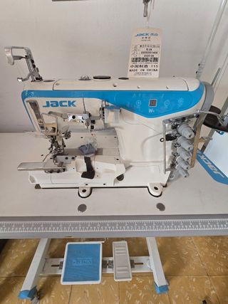 Máquina de coser profesional JACK.