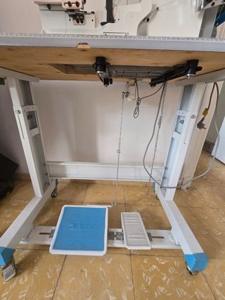 Máquina de coser profesional JACK.