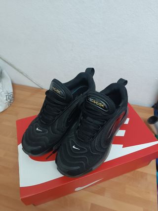 Zapatillas Nike Air Max 720 Negras y Doradas