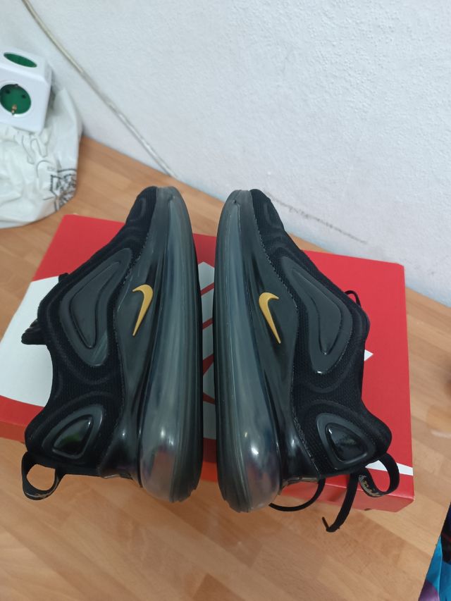 Zapatillas Nike Air Max 720 Negras y Doradas