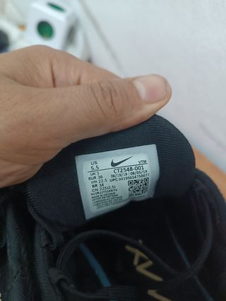 Zapatillas Nike Air Max 720 Negras y Doradas