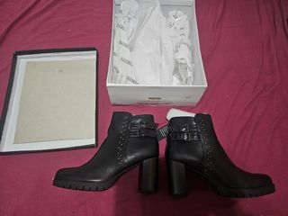 Botines negros tacón alto tachuelas talla 39
