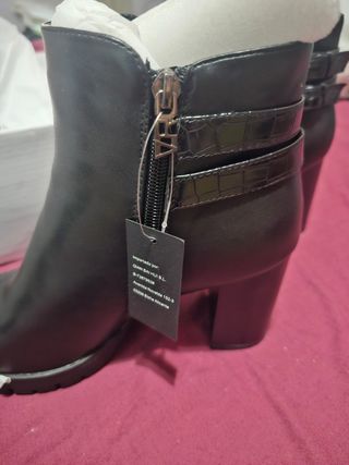 Botines negros tacón alto tachuelas talla 39