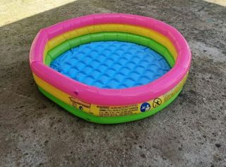 Piscina hinchable infantil multicolor