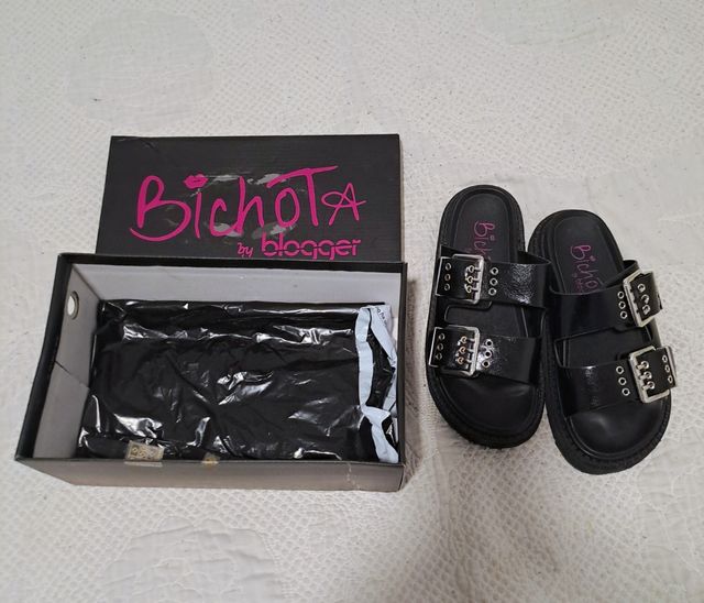 Sandalias plataforma negras con hebillas