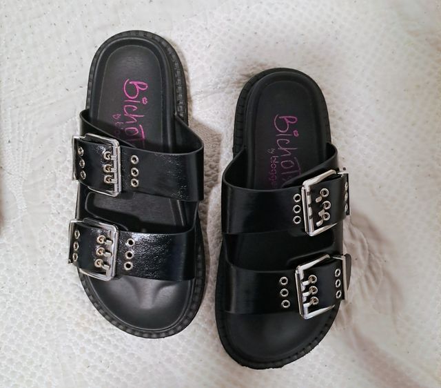 Sandalias plataforma negras con hebillas