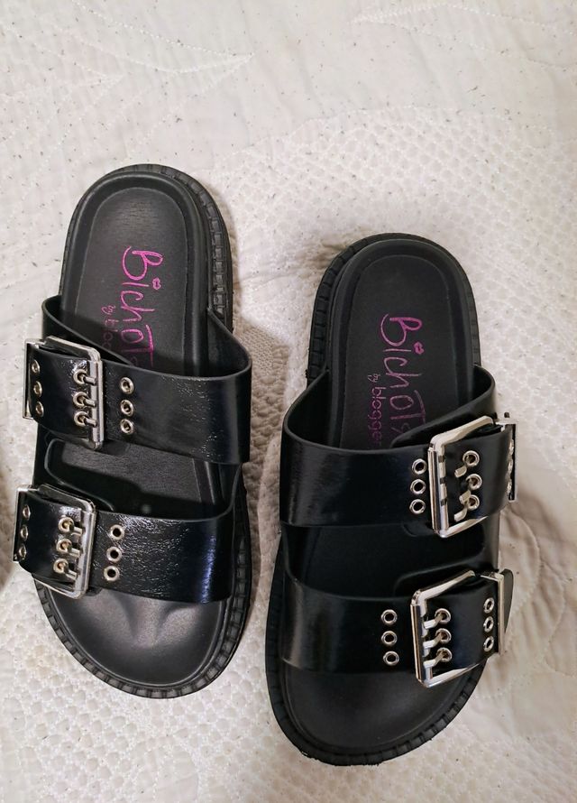 Sandalias plataforma negras con hebillas