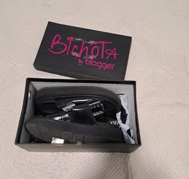 Sandalias plataforma negras con hebillas