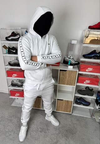 Conjunto Deportivo Lacoste Rojo