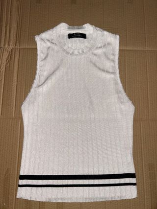 De Bershka, Zara y otras. Camisetas falda pantalón