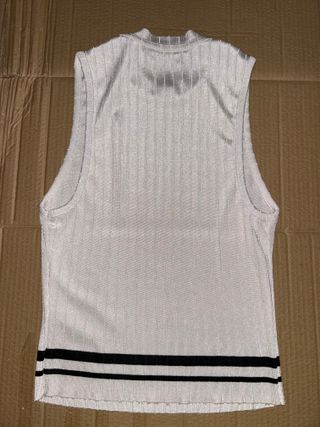 De Bershka, Zara y otras. Camisetas falda pantalón