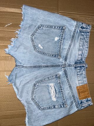 De Bershka, Zara y otras. Camisetas falda pantalón