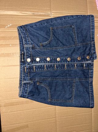 De Bershka, Zara y otras. Camisetas falda pantalón