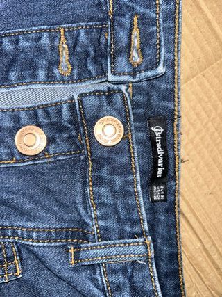 De Bershka, Zara y otras. Camisetas falda pantalón