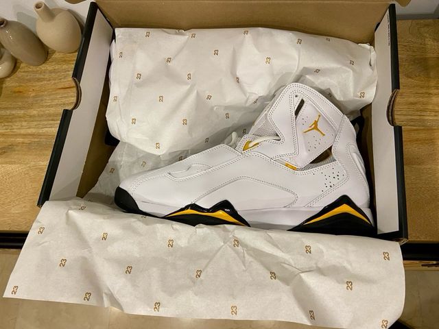 Jordan True Flight Talla 45 Blanco/Negro Amarillo