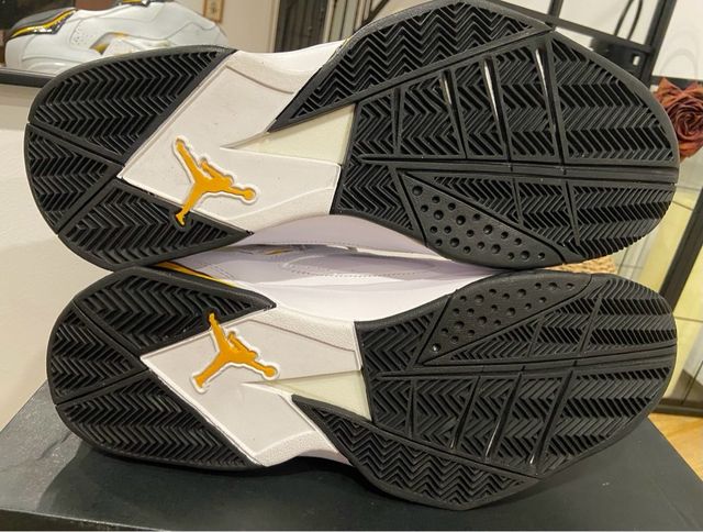 Jordan True Flight Talla 45 Blanco/Negro Amarillo