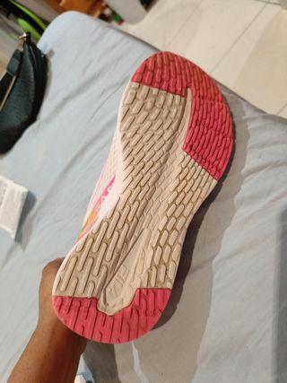 Zapatos tenis blancos rosa y amarillo