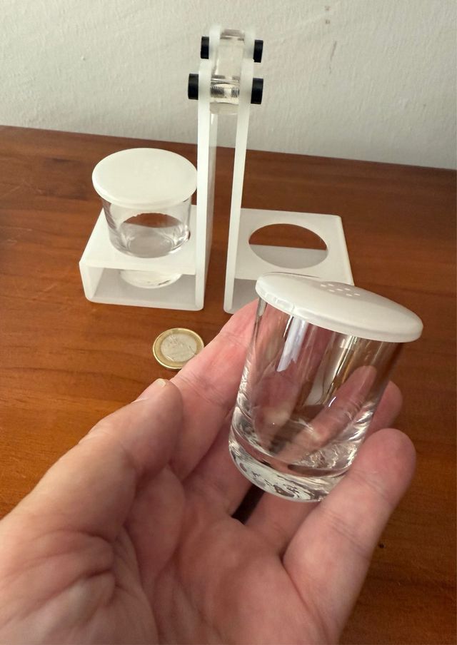 Salero y pimentero moderno