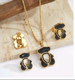 Conjunto Joyería Oso Negro y Dorado