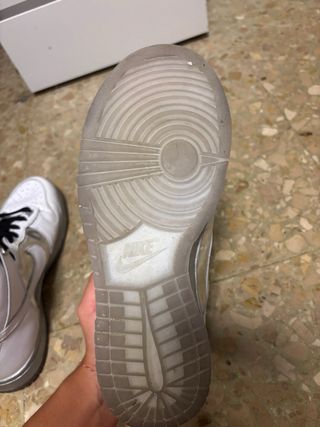 Zapatillas Nike Dunk High Premium Plata y Blanca