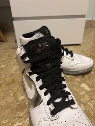 Zapatillas Nike Dunk High Premium Plata y Blanca