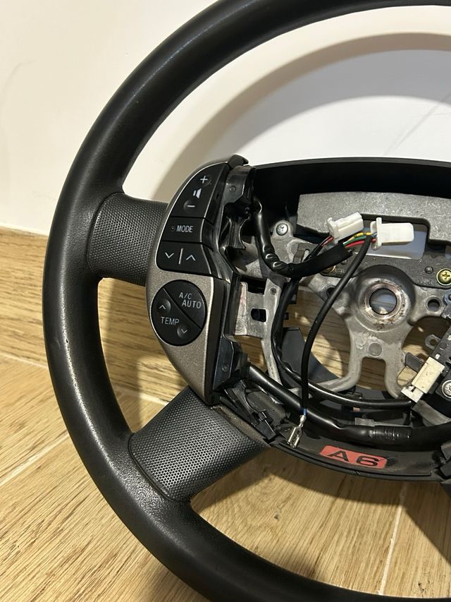 Volante Toyota Prius W20 (2005)