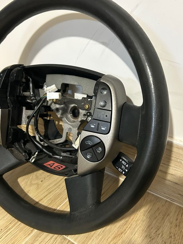 Volante Toyota Prius W20 (2005)