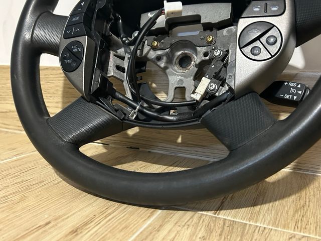 Volante Toyota Prius W20 (2005)