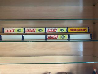 Lote 8 vallas: 4 Harley Davidson y 4 playmobil