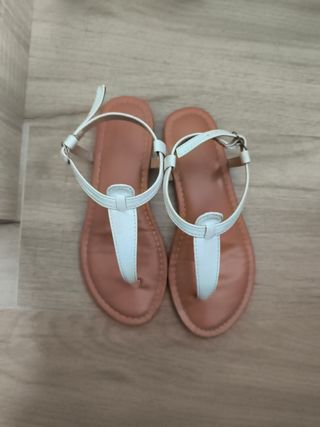 Sandalias planas blancas talla 36