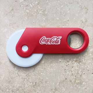 Rotella per pizza e cavatappi Coca-Cola