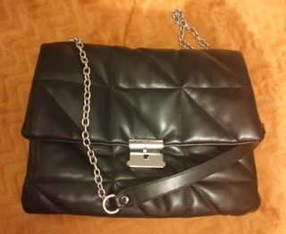 Bolso negro acolchado Stradivarius sin estrenar