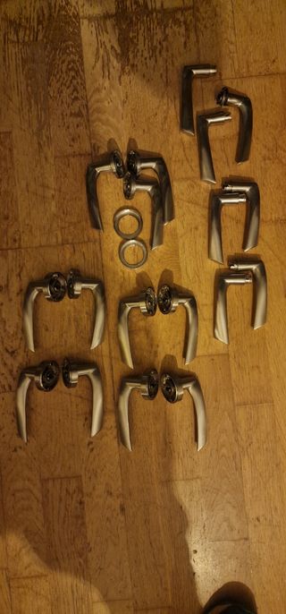 Manillas de puerta de metal