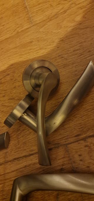 Manillas de puerta de metal