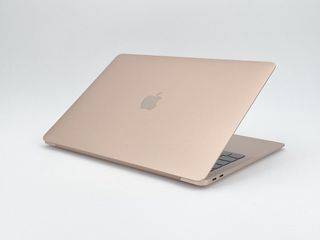 MacBook Air 13" (2018) Intel Core i5 1.6GHz 2 núcleos - SSD 128GB - RAM 8GB - Dorado