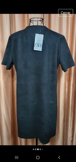 Vestido Zara efecto ante con joyas