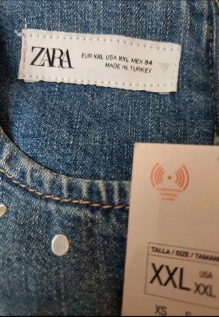 Vestido Zara efecto ante con joyas