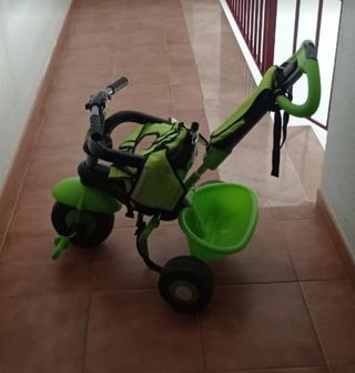 Triciclo para bebé color verde