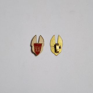 Insignia SEAT antigua bien conservada